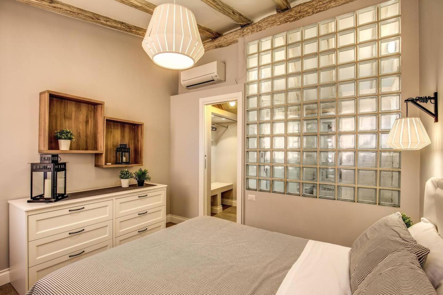 Apartmán Attic With Terrace By Trevi Fountain Řím Exteriér fotografie