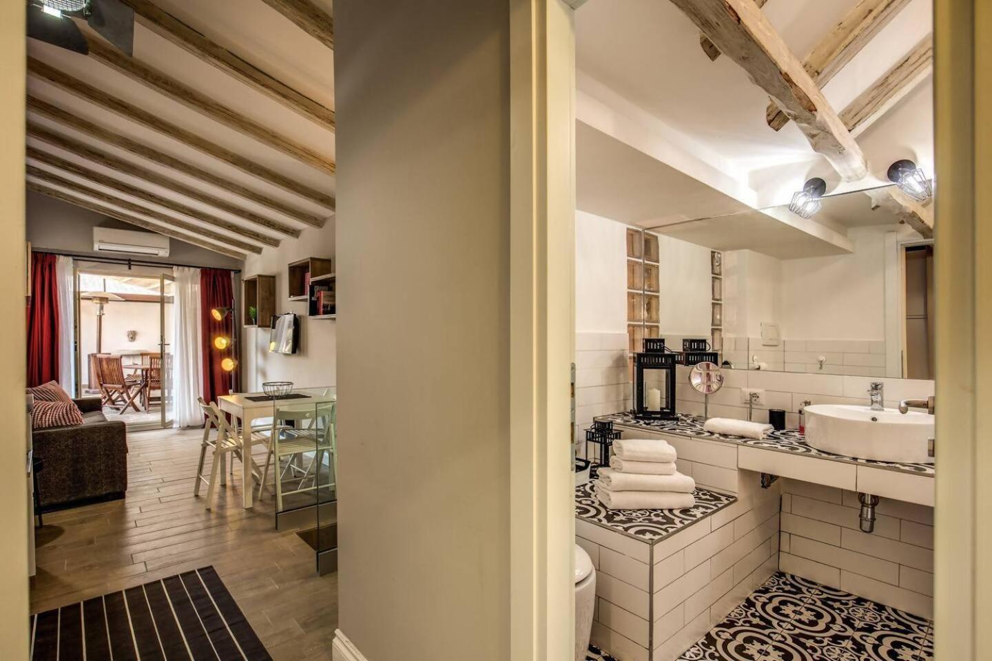 Apartmán Attic With Terrace By Trevi Fountain Řím Exteriér fotografie