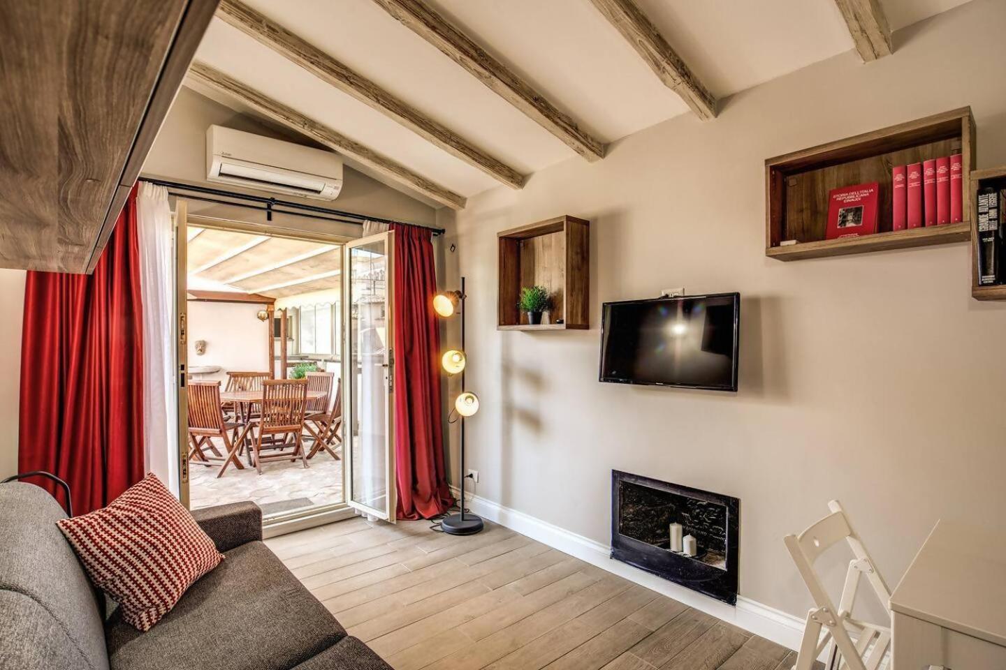 Apartmán Attic With Terrace By Trevi Fountain Řím Exteriér fotografie