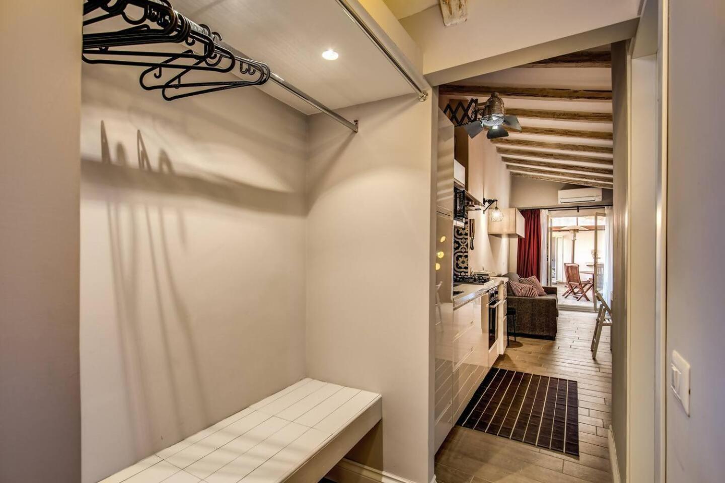 Apartmán Attic With Terrace By Trevi Fountain Řím Exteriér fotografie