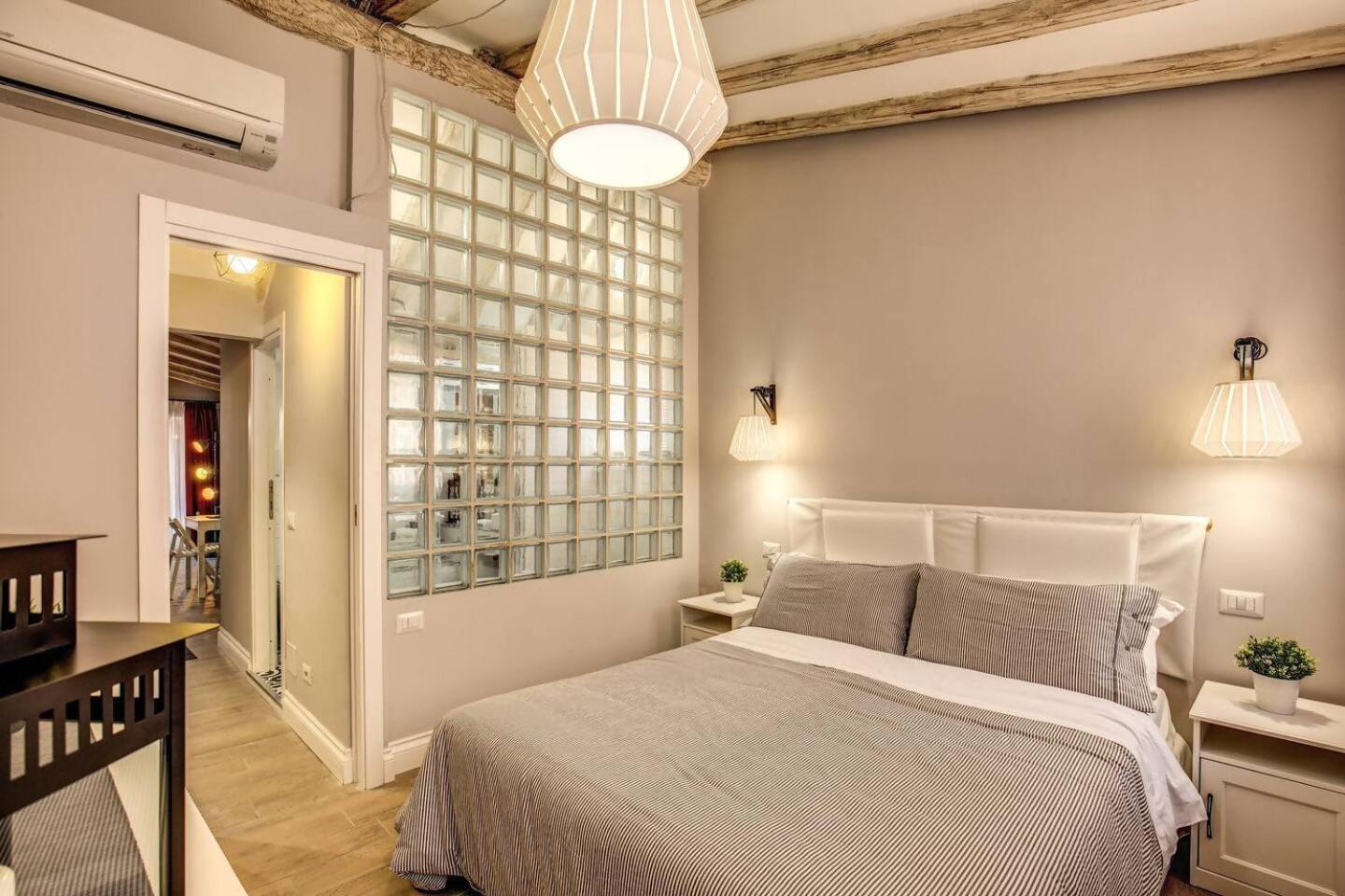 Apartmán Attic With Terrace By Trevi Fountain Řím Exteriér fotografie