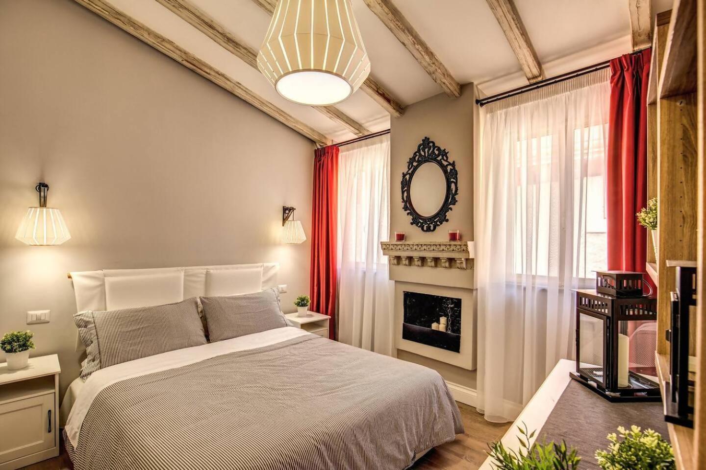 Apartmán Attic With Terrace By Trevi Fountain Řím Exteriér fotografie